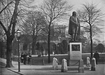 Bedford: St. Peters Kirche und die Bunyan-Statue