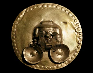 Präkolumbianische Zivilisation Calima: Goldener Pektorale. 7.-15. Jahrhundert Bogota, Museo de Oro Kolumbien