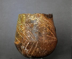 Vorgeschichte: Terrakottavase aus der Nekropole von Caolino al Sasso di Furbara, Latium. Steinzeit. Neolithikum. Rom, Museo Nazionale Preistorico Etnografico Luigi Pigorini