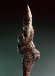 Prähistorie: Venus von Savignano, anthropomorphe lithische Skulptur (Oberes Paläolithikum)
