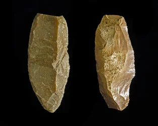 Vorgeschichte: Feuersteinglätter oder -schaber aus der Kupfersteinzeit. Aus Umbrien (Italien). Perugia, Archäologisches Nationalmuseum von Umbrien