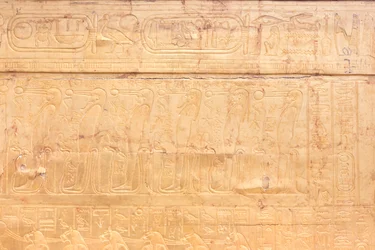 Das äußere goldene Heiligtum der Grabkammer von Tutanchamun, Ägyptisches Museum, Kairo, Ägypten