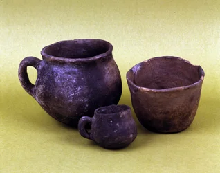 Vase und Gefäße der Hunseans-Bevölkerung von Lagozza (3100 v. Chr. - 2200 v. Chr.) in Norditalien. Jungsteinzeit.