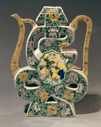 Weinvasen in Form des Zeichens 