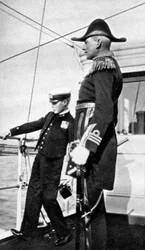 Prinz Edward 1894-1972, der zukünftige König Edward VIII., mit Sir Charles Cust, 1908