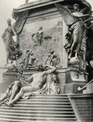 Berlin, Denkmal Kaiser Wilhelm I., Sockel