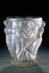 Bacchantes Vase aus opaleszierendem Glas, ca. 1920, von Rene Lalique (1860-1945). Frankreich, 20. Jahrhundert