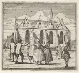 Männer und Frauen auf einem Platz bei der Grote Kerk in Leeuwarden