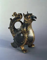 Wasserkrug in Form eines Greifs, frühes 12. Jahrhundert