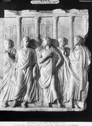 Eine Gruppe von Senatoren vor dem Tempel des Jupiter