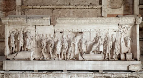 Anaglyph des Trajan: Szene der Wohltätigkeit des Kaisers für arme Kinder und Waisen