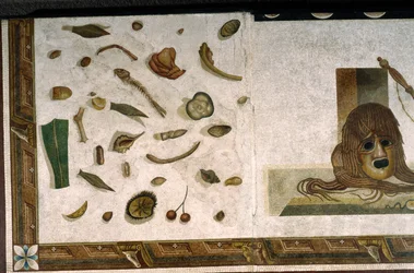 „Asarotos“ (unsauberer Boden) Fragmente eines Mosaiks signiert von Harakliton aus Rom, 2. Jahrhundert n. Chr., Rom