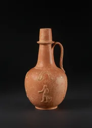 Krug mit aufgebrachter Dekoration von Mann, Vogel, Palmen und Girlanden, Nordafrika