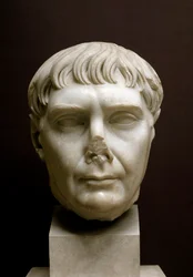Kopf des Kaisers Trajan, 2. Jahrhundert (Marmorskulptur)