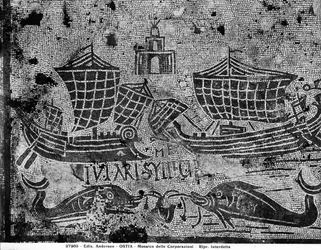 Pflasterdetail vom Piazzale dell Corporazioni, das eine nautische Szene darstellt (Mosaik)