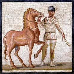 Darstellung der vier Parteien des römischen Zirkus: die Weißen (factio albata). Die Parteien waren Vereine, die im Hohen Kaiserreich (1. Jahrhundert n. Chr.) an Zirkuswettkämpfen teilnahmen und durch eine Farbe gekennzeichnet waren. Mosaik, Rom, Museo