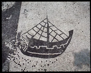 Römische Kunst: „Schiff“ Mosaik der Corporation des Seefahrervolks, Place des Corporations