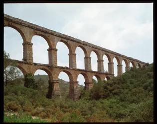 Römische Kunst: Blick auf das Aquädukt von Tarragona (Aquädukt von Ferreres oder Pont du Diable) 1. Jahrhundert, Spanien.
