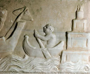 Römische Kunst: Ein Seemann steuert ein Schiff im Hafen von Ostia, der Leuchtturm der Stadt ist sichtbar. Detail eines Reliefs aus dem 1. Jahrhundert n. Chr.