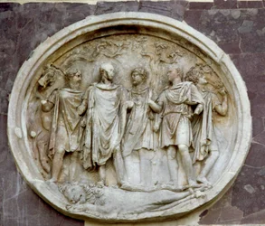 Rundel, der Hadrian darstellt, vom Konstantinsbogen (Marmor)