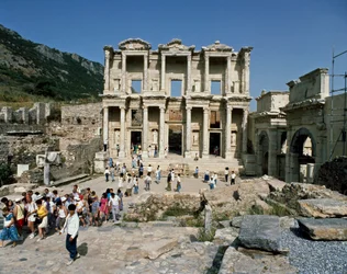 Ansicht der Celsus-Bibliothek, erbaut 117 n. Chr. (Detail)