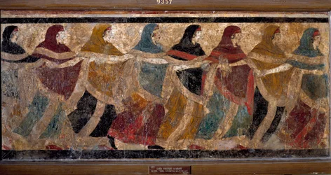 Trauerrundtanz der Frauen. Fresko, 117 x 52,5 cm. Malerei aus Grab Nr. 11 in der Via dei Cappuccini in Ruvo, Italien. 5. Jahrhundert v. Chr. Fresko in 6 Fragmenten. Inv. Nr. 9357. Museo nazionale archeologico, Neapel (Archäologisches Nationalmuseum
