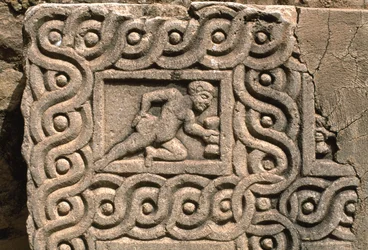 Architektonisches Fragment mit geschnitzter Dekoration, Detail, Hochimperiale Periode (27 v. Chr.-395 n. Chr.)