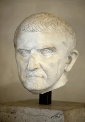 Fragment einer Statue, Porträt eines Unbekannten