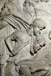 Römische Kunst: Römischer Krieger hält den Kopf eines feindlichen Kriegers zwischen den Zähnen (Abguss von 1862)