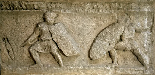 Römische Kunst: Schlachtszene zwischen Römern und Galliern. Reproduktion eines Frieses des Orangenbogens. Rom, Museo della Civiltà Romana