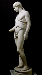Statue, die Dionysos (Bacchus, Bacco) darstellt. Marmorskulptur nach einem Original aus dem 4. Jahrhundert v. Chr. Aus der Villa Adriana