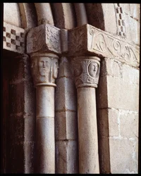 Kapitele der Kirche