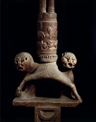 Detail des Osterkerzenhalters mit Löwen