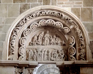 Südportal: die Verkündigung, die Heimsuchung, die Geburt und die Anbetung der Magier (Skulptur)