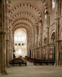 Abtei von Vézelay (89), das Kirchenschiff der Basilika Santa Maria Magdalena. 12. Jahrhundert.