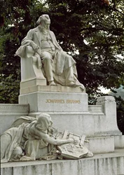 Denkmal zu Ehren des deutschen Komponisten Johannes Brahms (1833-1897)