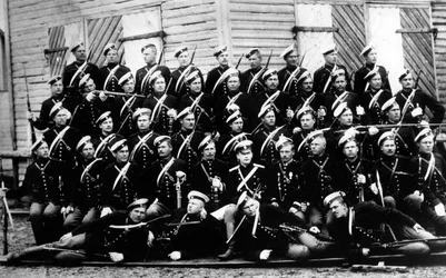 Rekruten der Haushaltskavallerieeinheit mit ihrem Kornett, Graf A.A. Ignatiew, ca. 1899