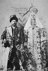 Zar Nikolaus II. und Zarin Alexandra in vollständigem Krönungsornat, Mai 1896
