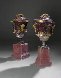Ein Paar Vasen, um 1790