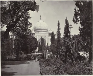 Ansicht des Taj Mahal und des dazugehörigen Gartens