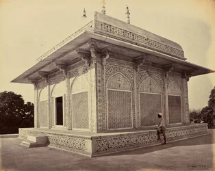 Agra; Das Mausoleum von Prinz Etmad-Dowlah, die Marmorkuppel