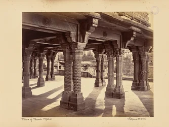 Fatehpur Sikri; geschnitzte Säulen im Panch Mahal