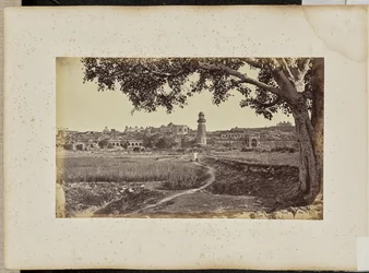 Futtypore Sikri; Gesamtansicht der Ruinen (Westseite) vom Fuß des Hügels aus