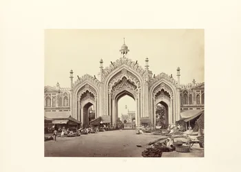 Lucknow; das Tor zum Hooseinabad-Basar