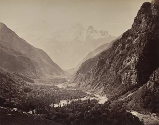 Der obere Himalaya. Blick von Fallaldasa über das Tal mit den Srikanta-Gipfeln in der Ferne