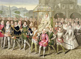 Königin Elisabeth I. bei einer Prozession mit ihren Höflingen (um 1600) aus „Memoirs of the Court of Queen Elizabeth“, nach einem Robert Peake zugeschriebenen Ölgemälde (um 1592-1667) in Sherborne Castle, veröffentlicht 18