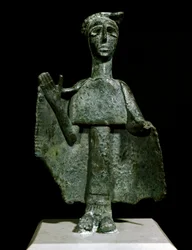 Nuraghenkultur (Nuraghen), Sardinien: Bronzestatuette einer betenden Frau, Torralba genannt. 8.-7. Jahrhundert v. Chr. Cagliari, Museo Nazionale Archeologico, Sardinien, Italien