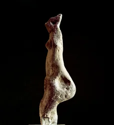 Nuragische Kultur (Nuraghi) Sardinien: Kalkstein-Statuette der Venus steatopygic (Venus von Macomer), aus Macomer, nahe Nuoro. Datierung aus der pränuragischen Periode (25.-18. Jahrhundert v. Chr.) Kupferzeit. Cagliari, Museo Nazionale Archeologico