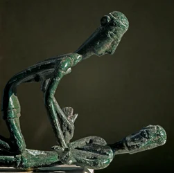 Sardische Nuraghenkultur (Nuraghen): Skulpturengruppe aus Bronze mit Ringern. Vom Monte Arcosu. 8.-7. Jahrhundert v. Chr. Cagliari, Museo Nazionale Archeologico, Sardinien, Italien
