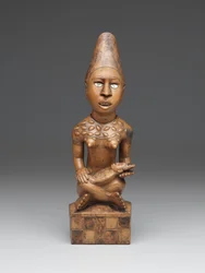 Sitzende weibliche Figur mit Kind (pfemba) Yombe-Gruppe, Kongo-Völker